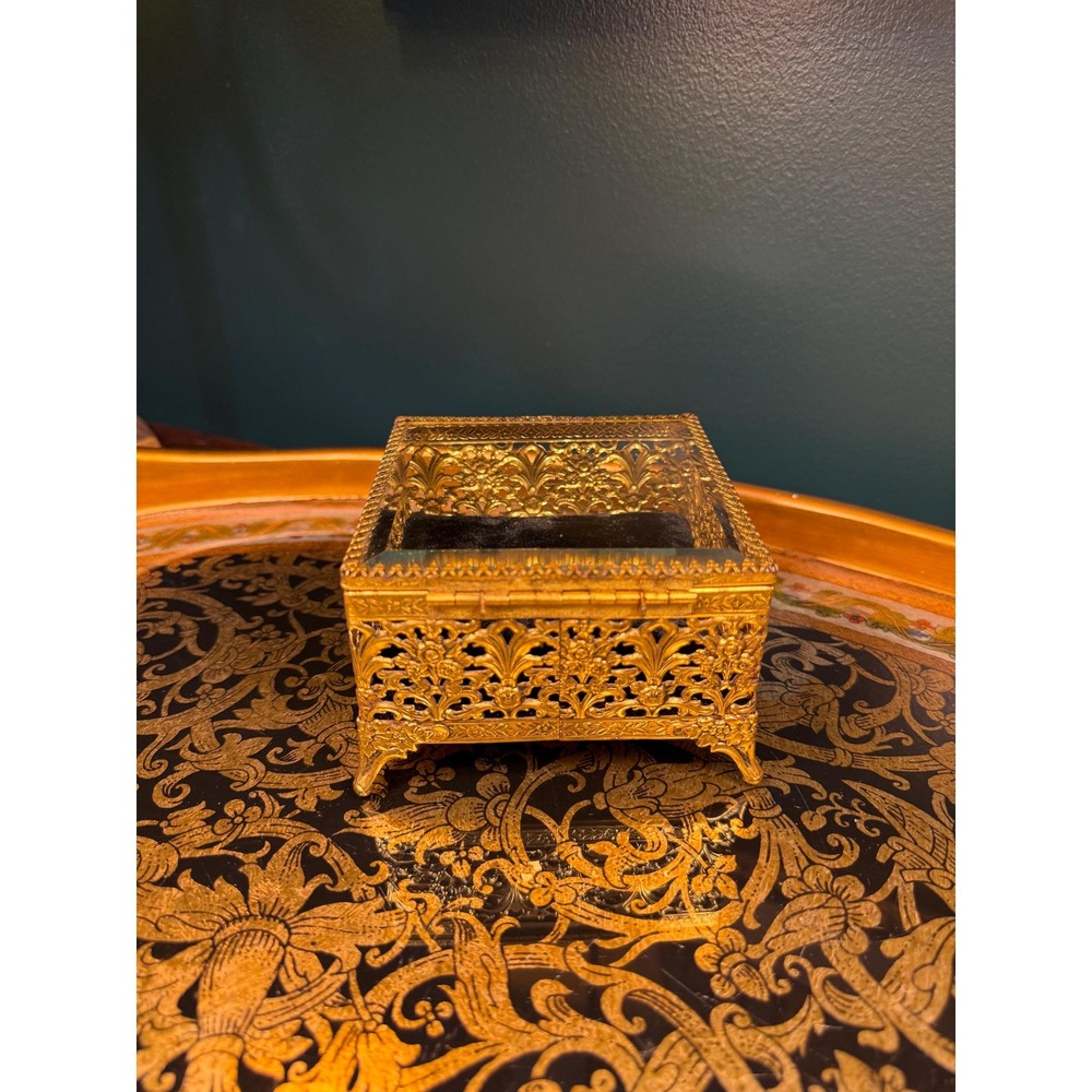 Vintage Gold Filigree Jewelry Casket with Glass Lid & Velvet Interior - Picture 17 of 17